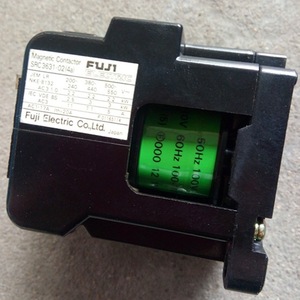 Contactor Magnético Fuji SRC3631-02 240V 50Hz 100V 60Hz 12A Tipo AC para Montaje en Riel DIN - Product Image 5