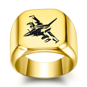 Anillo personalizado de acero inoxidable con diseño de avión de combate cuadrado, 18 mm, color dorado, para mujer, regalo, joyería - Product Image 1
