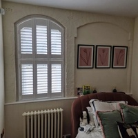 Persianas de Madera Modernas Personalizadas para Ventanas Arqueadas con Protección Solar y de Privacidad
