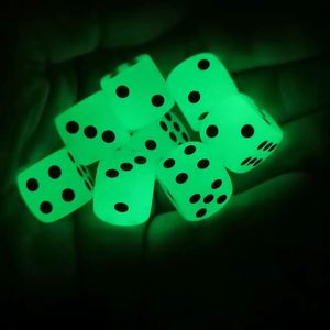 Dés en plastique acrylique D6 lumineux à coins arrondis de 16 mm pour entretenissement en KTV, bars et entrepôts - Product Image 2
