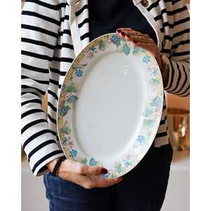 Servizio di Piatti Completo Richard Ginori Empire da 12 Pezzi con Decorazione Floreale Pastello e Vassoi di Servizio - Product Image 1