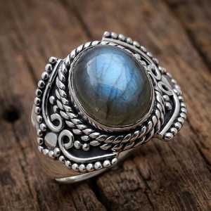 Anillo de Labradorita en Plata de Ley 925 con Destello Azul - Anillo Solitario Redondo y Audaz - Product Image 5