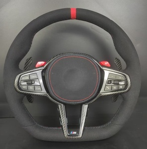 Garniture de volant en cuir sur mesure à fond plat avec palettes de changement de vitesse rouges pour les modèles M Competition de la série G - Product Image 4