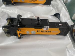 Martillo Hidráulico SOOSAN de Fábrica, Modelo SQ20 Tipo Caja, Apto para Miniexcavadoras, Minicargadoras Bobcat, para Demolición de Rocas Duras - Product Image 2