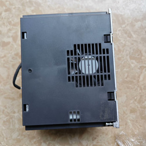 Variateur de fréquence QS1A05AA pour l'automatisation - Construction en aluminium et plastique - Product Image 2