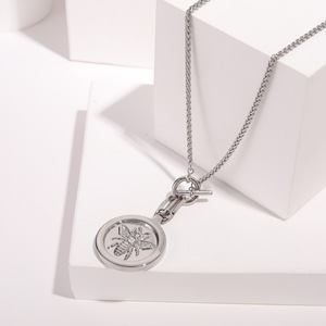 Collar con Colgante de Zirconia, Resistente al Agua, Chapado <span class=keywords><strong>en</strong></span> Oro, Cadena de Acero Inoxidable con Patrón de Abeja, Joyería Moderna <span class=keywords><strong>para</strong></span> Parejas, Unisex - Product Image 3