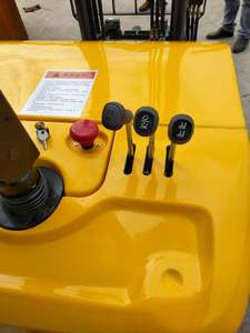 התאמה אישית מלגזה מצורף נייר גלגול מהדק 1.5 עומס טון מטען טון מלגזה stacker עבור תוף שמן 1500 ק "ג מערם חשמלי - Product Image 3