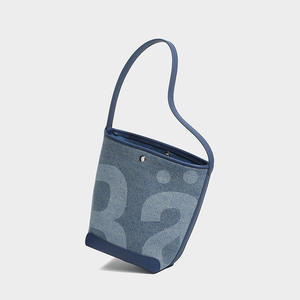2025 nuevo bolso de hombro con textura de mezclilla azul diseño impreso bolso de mujer informal de moda - Product Image 4
