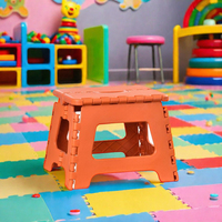 Tabouret pliable pour enfants en plastique durable et pratique pour la maison et l'extérieur, surface antidérapante, avec poignée de transport
