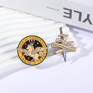 Spilla Smaltata con Logo Camp Half-blood 'Non Voglio Essere un Mezzo-Sangue', Percy con la Spada, Badge per Colletto Ispirato ai <span class=keywords><strong>Film</strong></span> Fantasy - Product Image 2