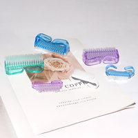 Brosse à ongles facile à nettoyer Brosse à ongles à poignée Brosse à ongles en plastique cristal rose Brosse à poussière pour ongles