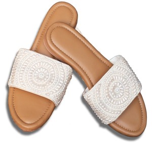Sandales plates luxueuses faites à la main avec perles pour femmes, antidérapantes, semelle souple, style bohème, chaussures décontractées pour l'été et le quotidien - Product Image 3