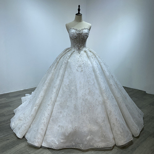 Robes de mariée blanches de luxe sans manches avec traîne et manches amovibles Wm24 - Product Image 2