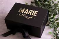 Kotak Hadiah Magnetik Kertas Karton Kaku Pita Kemasan Pakaian Hitam Mewah Logo Kustom Laminasi Matt Embossing Daur Ulang