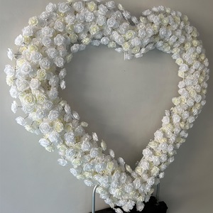 Arche de fleurs artificielles en forme de cœur personnalisée avec toile de fond de fleurs blanches pour la décoration d'arrangements de mariage - Product Image 3