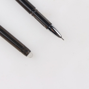 Stylo effaçable à encre gel promotionnel le moins cher avec logo personnalisé, écriture fluide pour les enfants à l'école - Product Image 2