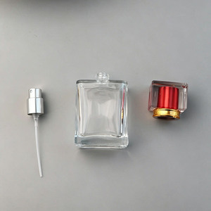 Flacone da Profumo di Lusso in Vetro Piatto Quadrato da 50ml, Elegante Bottiglia Vuota da Viaggio in Cristallo Ricaricabile da 50 ml con Tappo a Vite Spray - Product Image 3