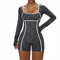 Combinaison de yoga sexy à imprimé léopard pour femmes, coupe ajustée, avec tissu en spandex/nylon respirant, manches longues et shorts pour le fitness