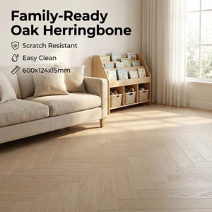 Plancher en chêne brossé léger à chevrons, base en bouleau massif, surface anti-rayures, 600x124x15mm, pour espaces extérieurs et salons familiaux - Product Image 1