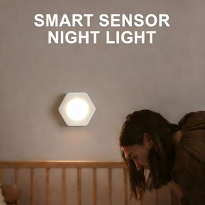 Luz Nocturna <span class=keywords><strong>Hexagonal</strong></span> con Sensor de Movimiento <span class=keywords><strong>PIR</strong></span>, Adhesivo 3M para Montaje, Funciona con Batería Triple AAA, Luz Cálida Suave SMD - Product Image 4