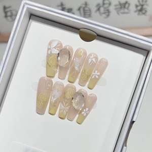 <span class=keywords><strong>Uñas</strong></span> Postizas Rose Garden con Diseño Francés Hueco <span class=keywords><strong>de</strong></span> Mariposa y Rosa Pintada a Mano, Estilo Lujoso - Product Image 4