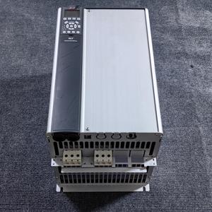 Variateurs de fréquence Danfoss FC-202P45KT4E20H1X Série FC202 90KW 380-480V 131F6652 - Product Image 3