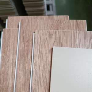 Plancher <span class=keywords><strong>stratifié</strong></span> d'aspect bois plancher imperméable en vinyle SPC planche de vinyle SPC avec plinthe de sol pour la décoration - Product Image 5