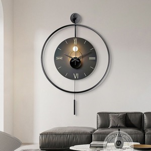 Horloge murale en fer silencieuse avec lumière LED et pendule, design artistique en métal, 50x72,5 cm, vente directe d'usine, décoration pour salon, décoration intérieure - Product Image 5