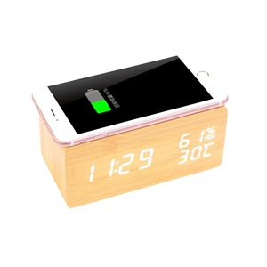 <span class=keywords><strong>Horloge</strong></span> à LED de style moderne avec chargement sans fil Design artistique à la mode pour un usage domestique Affichages d'aiguilles <span class=keywords><strong>en</strong></span> plastique à <span class=keywords><strong>mouvement</strong></span> de quartz - Product Image 5