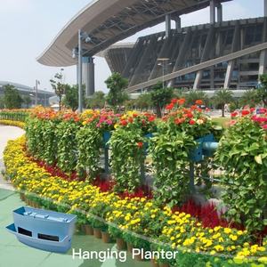 Jardinières suspendues colorées pour balcons - Product Image 1