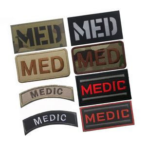 背面にフックループファスナーが付いた生地刺Embroidered MEDIC識別モラルパッチ - Product Image 1