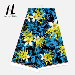 Tessuto in Poliestere con Stampa Floreale Frangipani <span class=keywords><strong>e</strong></span> Ylang Ylang per Camicie <span class=keywords><strong>e</strong></span> Abiti in Stile Resort delle Isole del Pacifico <span class=keywords><strong>e</strong></span> Abbigliamento da Spiaggia - Product Image 3