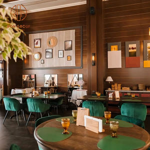 Juego de Mesa y Sillas para Restaurante Comercial: Mesas de Comedor de Madera Oscura y Sillas de Terciopelo Esmeralda con Patas de Acero Negro, Paquete Resistente - Product Image 3