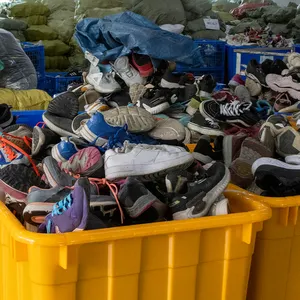 Oude Winterschoenen/Italië Gebruikte Vrouwen Kinderen Tweedehands Casual Schoolschoenen Sneakers Leverancier In China