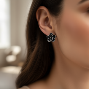 Orecchini a lobo con fiore bianco e nero per donna, gioielli classici in lega, regalo in lega di zinco placcato nero - Product Image 2