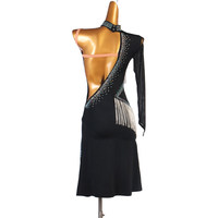 Robe de danse asymétrique à une seule manche avec strass, franges argentées et fente pour la performance en compétition de danse latine