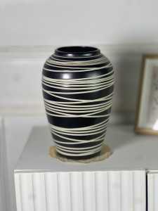 All'ingrosso <span class=keywords><strong>vasi</strong></span> di marmo nero fatti a mano <span class=keywords><strong>vasi</strong></span> di fiori in pietra naturale <span class=keywords><strong>con</strong></span> Design di lusso nordico forma alta per ristoranti - Product Image 4