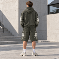 Ensemble sweat à capuche zippé et short en molleton éponge pour homme, avec motif étoile sérigraphié personnalisé, idéal pour un style urbain décontracté