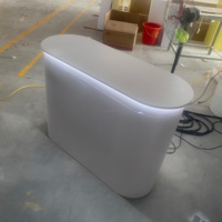 Accessoires de fête : Socle cannelé pour gâteau de mariage, arche de toile de fond, support de piédestal avec LED, socle de table à gâteau blanc
