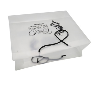Bolsa de Plástico Esmerilado de Polipropileno con Asa para Regalos y Compras, Ecológica, con Logotipo Personalizado Impreso - Product Image 5