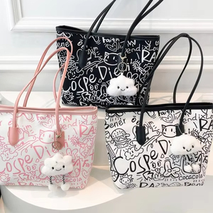 Sac à bandoulière zippé grande capacité pour femme, motif graffiti, sac fourre-tout décontracté et distinctif pour étudiants et navetteurs - Product Image 1