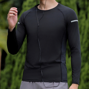 Chemise à manches longues pour hommes sans couture à régulation thermique pour les séances de course avec coupe athlétique simplifiée - Product Image 3