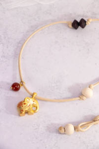 Collier en cordon de coton réglable de style bohème avec pendentif éléphant plaqué argent et perles naturelles |   Bijoux minimalistes faits à la main pour les fêtes unisexes - Product Image 4