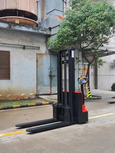 รถยกไฟฟ้าแบบเดินตาม Weliftrich 1.5 ตัน ยกสูง 3000 มม. แบตเตอรี่ตะกั่ว-กรด 24V/85AH ยางโพลียูรีเทน - Product Image 4