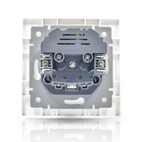Double prise de ports USB de type A Grossistes chinois Prise de courant électrique de type UE de haute qualité avec prise de port USB de type C