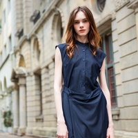 Robe midi sans manches marine décontractée à col rond, design tendance, boutonnée sur le devant, style portefeuille, pour le printemps et l'été