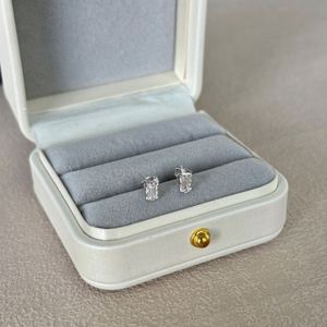 Dylam, Proveedor de Joyería con Más de 10 Años de Experiencia, Aretes de Plata S925 con Circonita Cúbica Rectangular 5A para Mujer - Product Image 5