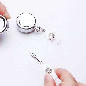 Porte-badge rétractable en acier robuste avec logo personnalisé, style <span class=keywords><strong>yoyo</strong></span>, pour infirmières et personnel de santé, design mignon, modèle Bratz - Product Image 4