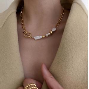 Collar Grueso de Perlas Naturales Barrocas con Cadena de Eslabones Asimétricos Chapados en Oro para Mujer, Joyería para Regalo - Product Image 4