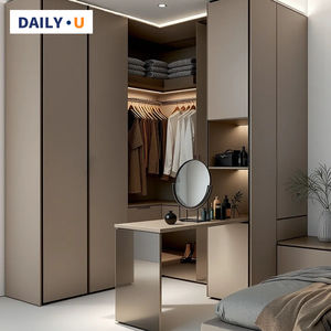 Armoire d'angle conçue sur mesure avec système de suspension rotatif pour les espaces gênants - Product Image 1